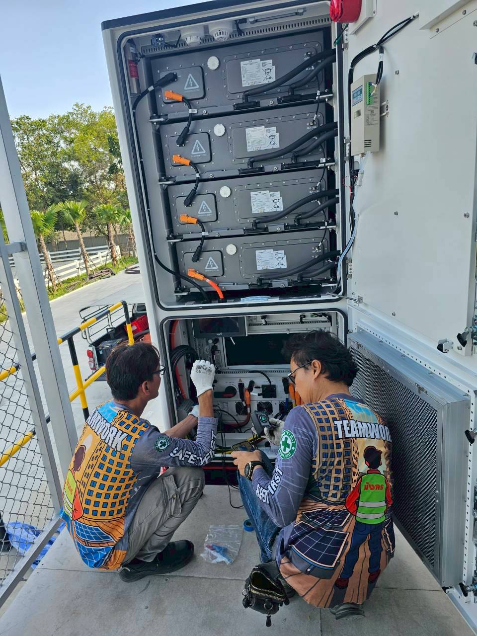 FOX ESS G-MAX ระบบกักเก็บพลังงานแบตเตอรี่ขนาดใหญ่ สำหรับธุรกิจและภาคอุตสาหกรรม